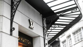 enseigne magasin Louis Vuitton 