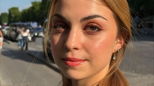 « On m’a demandé de choisir trop tôt » : Anne-Sophie a commencé dans une voie différente avant de trouver sa place dans le luxe