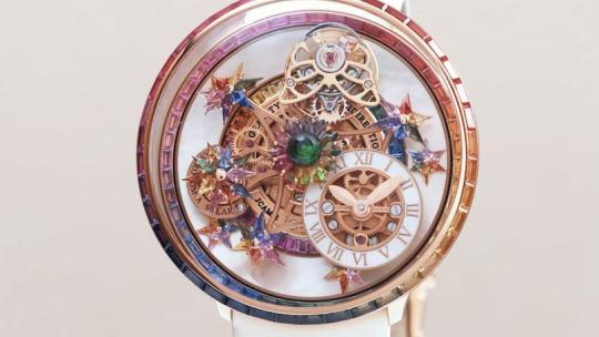 Vu sur Luxe Magazine : Astronomia Fleurs de jardin : la fascination du temps retrouvé