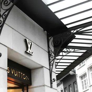 enseigne magasin Louis Vuitton