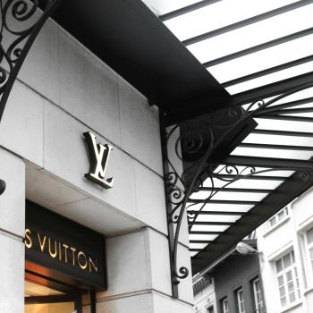 enseigne magasin Louis Vuitton 