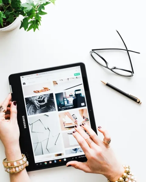 Achat en ligne, e-commerce, tablette, plantes