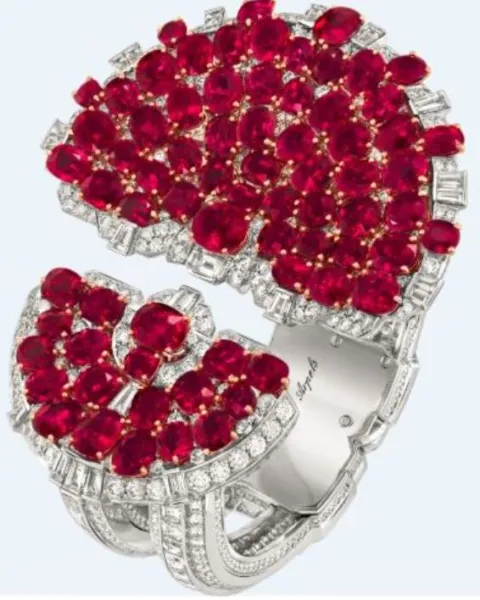 Vu sur Luxe magazine : Van Cleef & Arpels expose ses joyaux